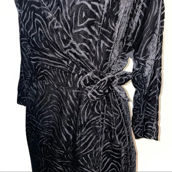 Paris Atelier & Other Stories Black Zebra Texture  Velvet Wrap Dress Size Small - Picture 7 of 15